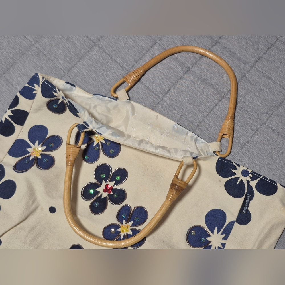 Vintage Canvas Beach Bag with Bamboo Handles - Picture 3 of 10